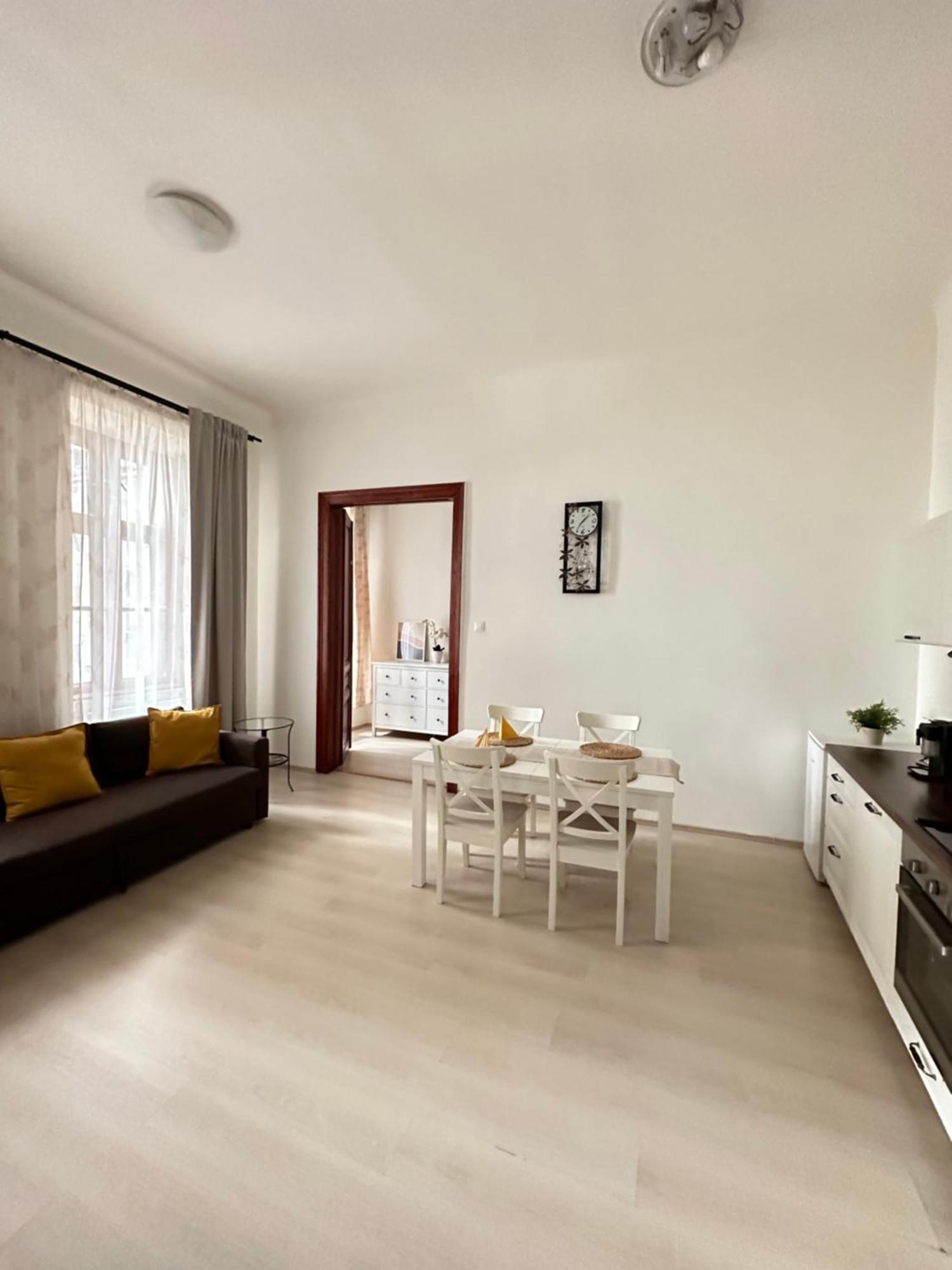 Apartment In Historical Part - Old Town Top Address Bratislava Exteriör bild